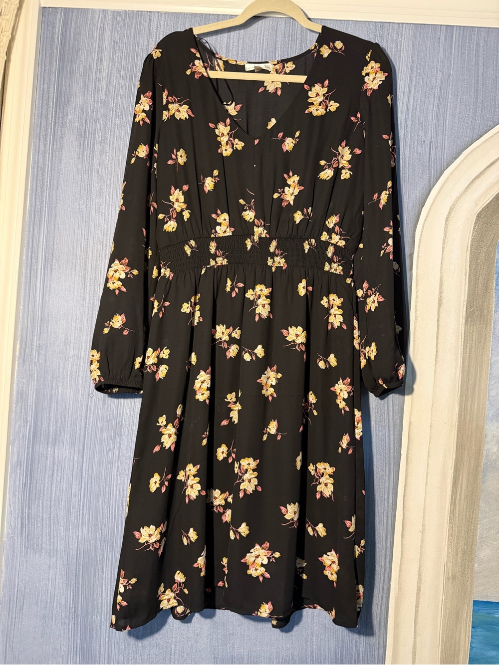 Nine Britton Floral Midi Dress in Black Size Large